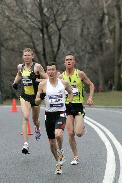 TorresLeads1-NYRR8k08.JPG