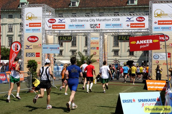 FinishLine-Vienna08.JPG