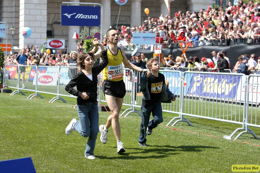 FinisherAndKids-Vienna08.JPG