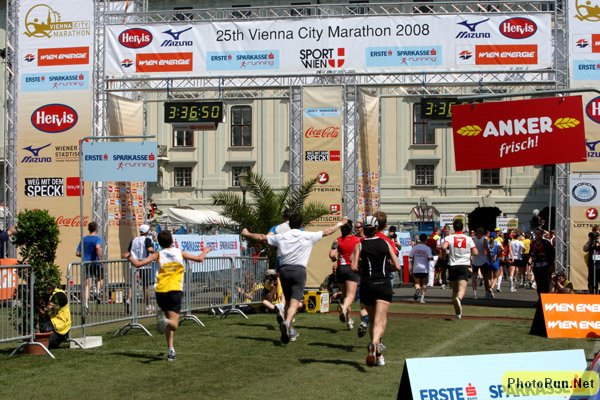 Finishline1-Vienna08.JPG