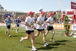RelayTeamFinish-Vienna08.JPG
