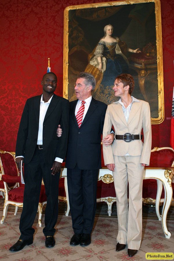 Kirui-Fischer-TalposV-Vienna08.JPG