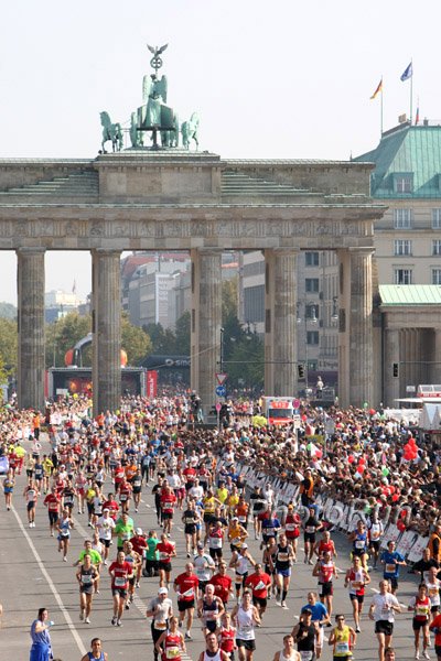 BrandenbergGate-Berlin09.jpg