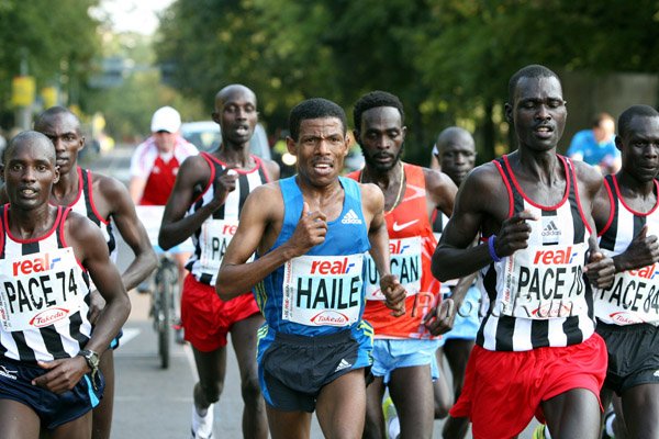 Gebrselassie-KibetRa#8286C9.jpg