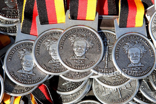GebrselassieMedal-Berlin09.jpg