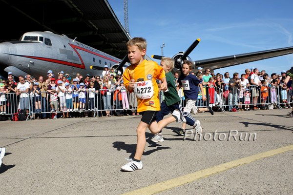 KidsAirplane1-Berlin09.jpg