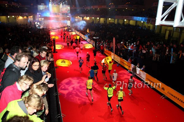 SpectatorFesteHalle-#8B5C23.jpg