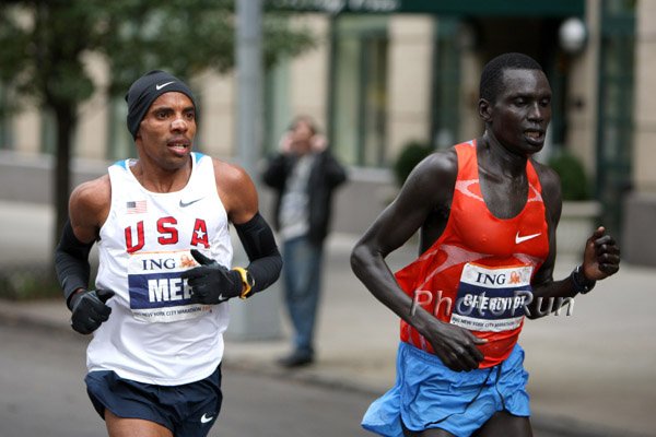 Keflezighi-CheruiyotH-NYC09.jpg