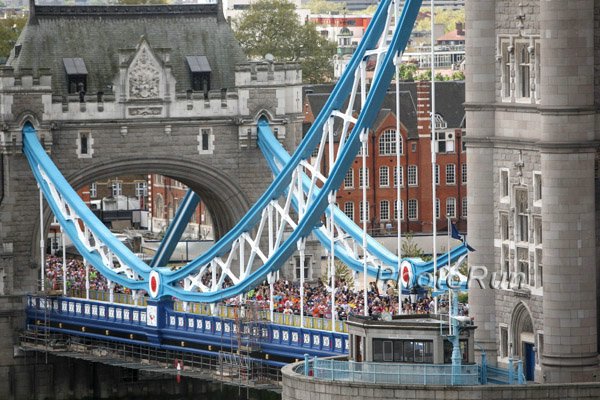 TowerBridgeMiddle-London09.jpg