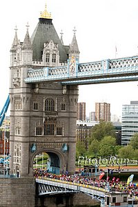 TowerBridgeMiddleV-London09.jpg