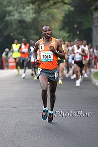 Tola_TadesseLeads-NYHalf09.jpg