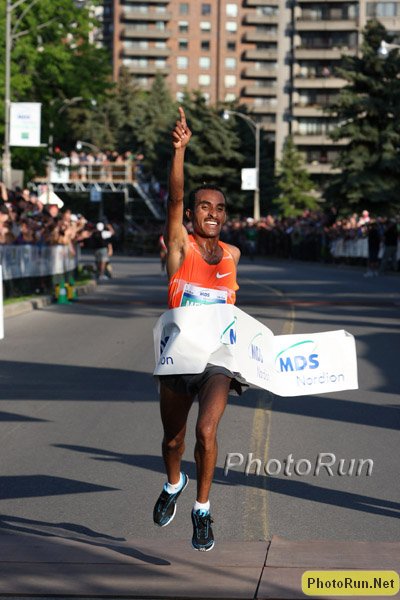 Merga_DeribaFV1-Ottawa10k09.jpg