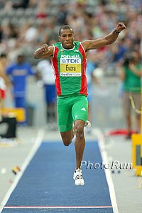 Evora_NelsonQ-WChs09.jpg