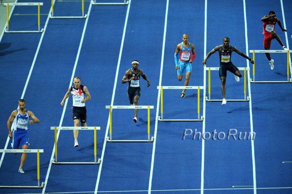 M400H-4thHurdle_WCh09.jpg