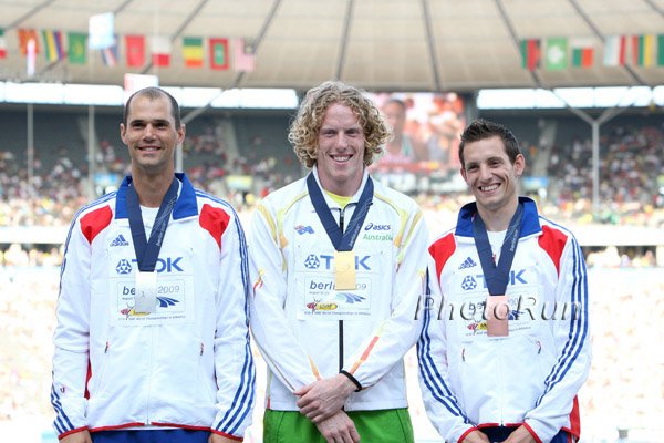 M-PoleVault-Awards-WC09.jpg