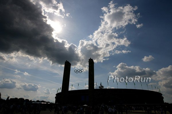 OlympicStadiumClouds-WChs09.jpg