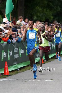 Gebremeariam ahead of Kiprono