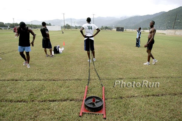 Bolt_Usain-Pull30kg1#B1F039.jpg