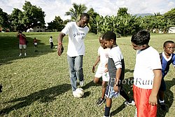 Bolt_UsainSoccer1a-J#B1F04D.jpg