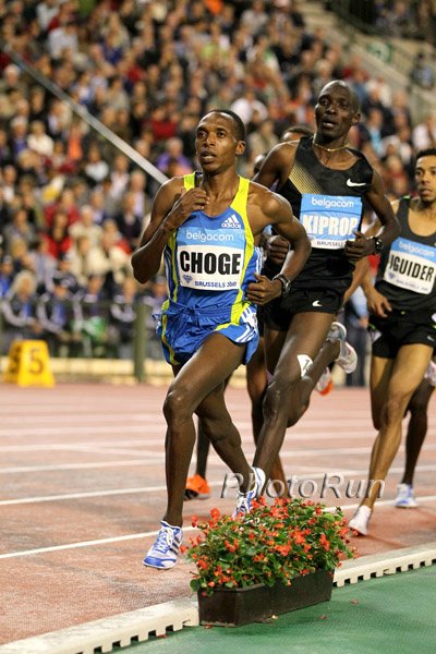 Augustine Choge Leads Asbel Kiprop in Men's 1500