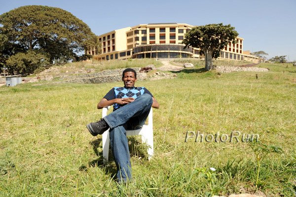Gebrselassie_Haile1-#B90400.jpg