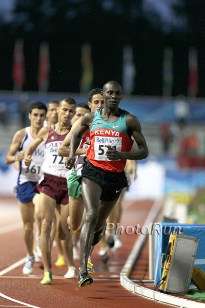 Caleb Ndiku dominates the boys 1500 final