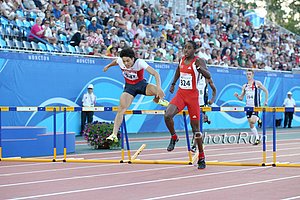 Jehue Gordon ekes out a 400h win