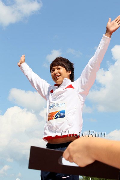 New Japanese sprint sensation Shota Iizuka receives his 200m gold medal
