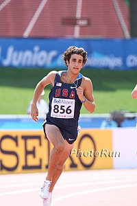 Robbie Andrews running in his 800 semifinal