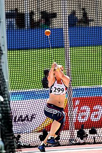 Sophie Hitcon gets ahold of one in the hammer