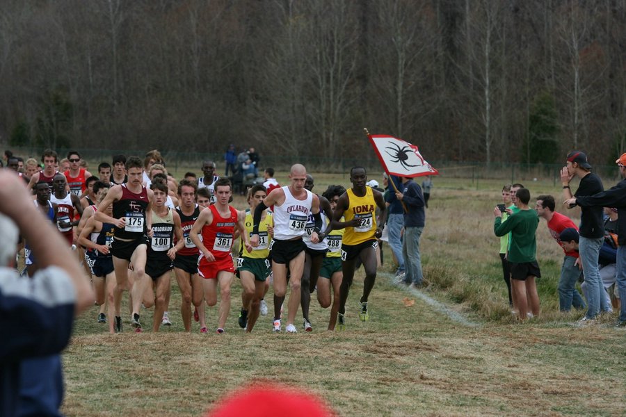 Chase Pack Ciaran O'Lionaird (175), Kevin Schwab (436), Leonard Korir (224)