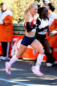 Shalane Flanagan and Edna Kiplagat Battling for the Lead