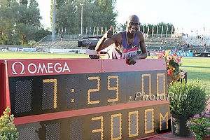 Lagat 7:29.00 3000m
