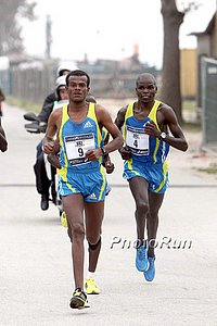 Diriba Demisse Haile con Paul Samoei Kimeli