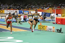Jones_LoloR1a-Worldi10.jpg