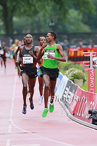 Dejen Gebremeskel Edges Bernard Lagat in the Men's 5000m