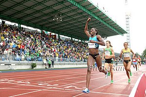 Kenia Sinclair Moved Up from the 800m and Won the 1500m