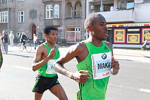 Makau Leading Gebrselassie