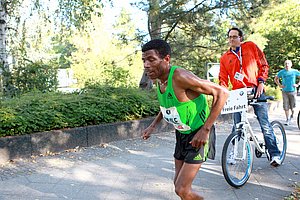 Haile Gebrselassie Having Trouble