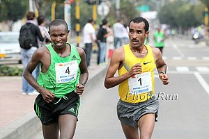 Deriba Merga Looks at Geoffrey Mutai