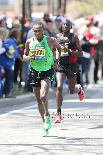 Geoffrey Mutai Trying to Pull Away