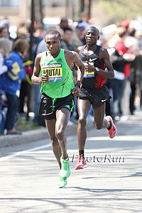 Geoffrey Mutai Trying to Pull Away