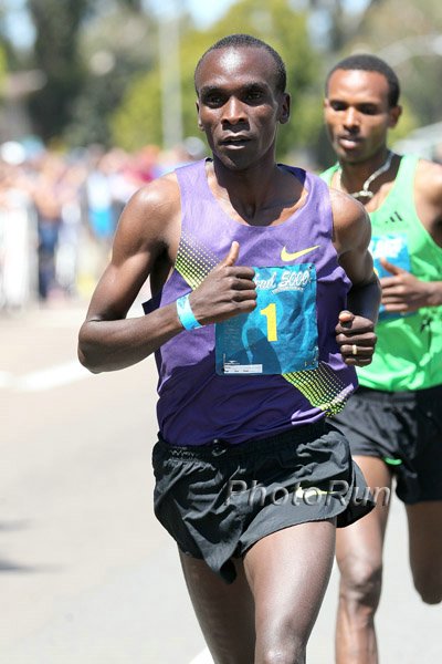 Kipchoge Leading Dejene Gebremeskel