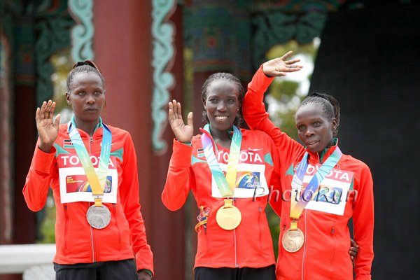 Kenyans sweep