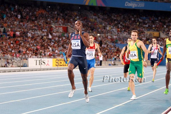 LaShawn Merritt pulling awy from LJ Van Zyl.