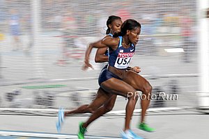 Bianca Knight Hands To Shalonda Solomon In 4 X 100 Heats