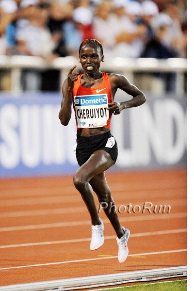 Vivian Cheruiyot On Her Way to 14:20 5000m