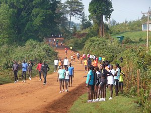 Runners start to congregate in numbers