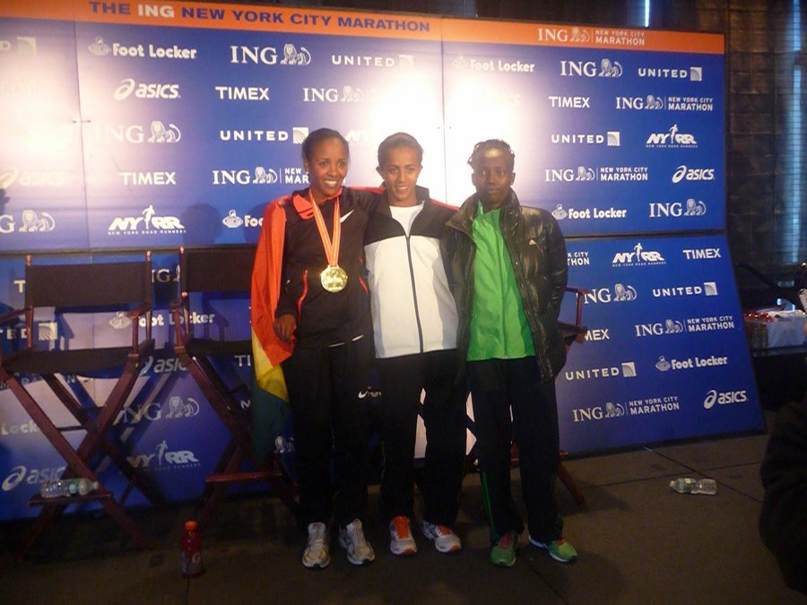 Firehiwot Dado (l), Buzunesh Deba, and Mary Keitany (r)