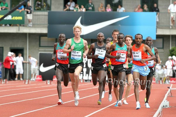 Approaching the Bell Men's 2 Mile